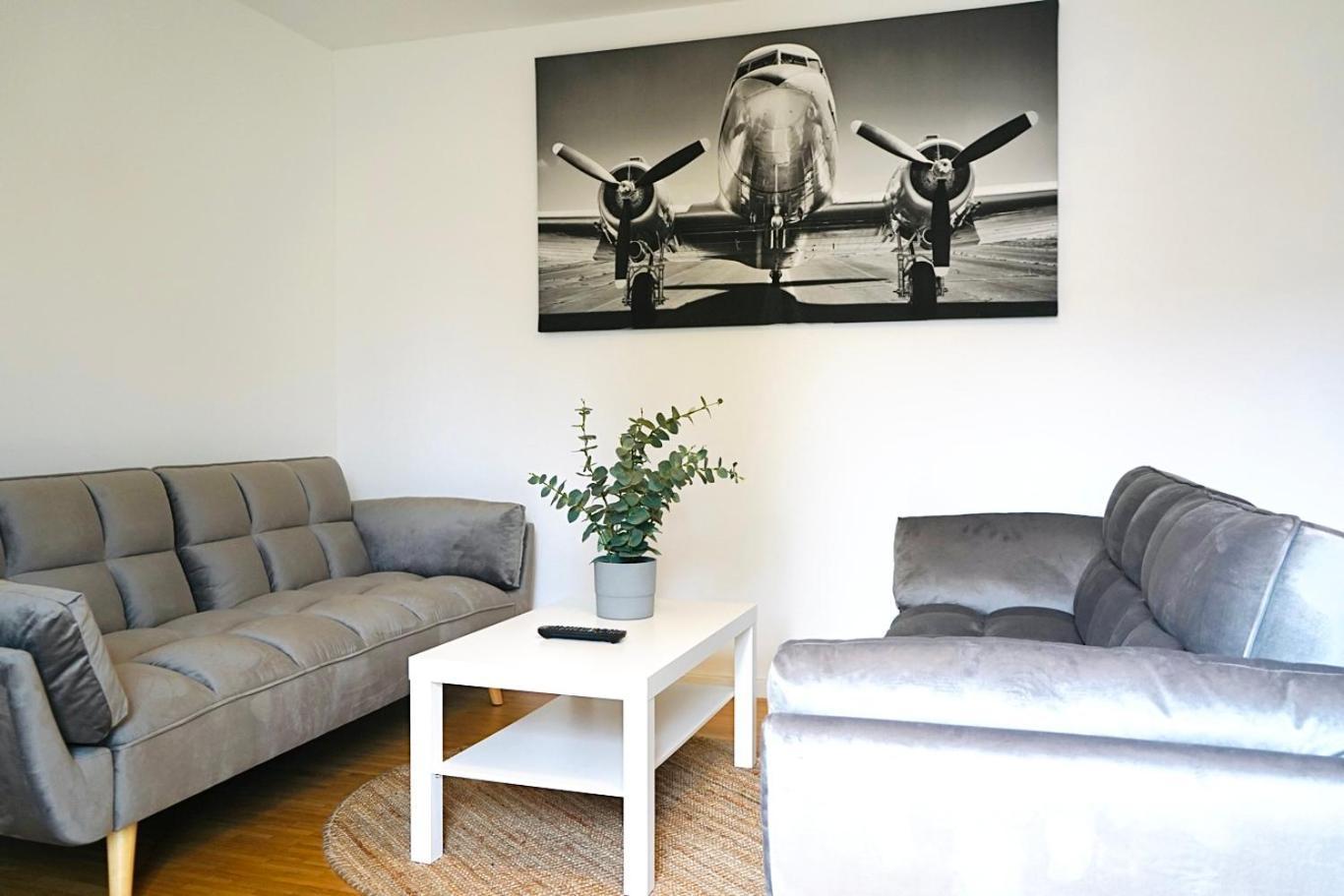Stilvolles Apartment In Stadtnaehe-Parkplatz- 4 Personen- Balkon Wolfsburg Exteriör bild
