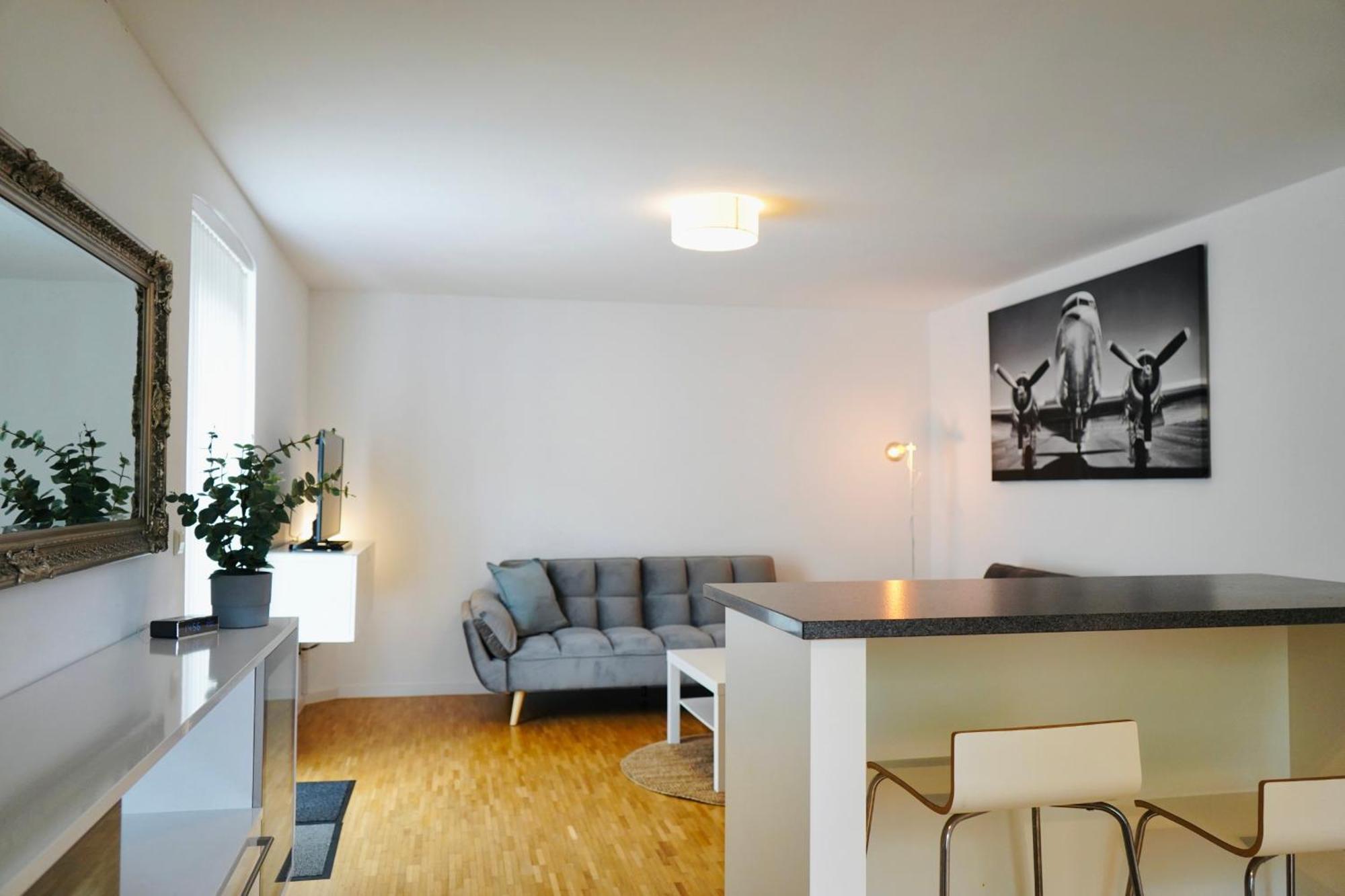 Stilvolles Apartment In Stadtnaehe-Parkplatz- 4 Personen- Balkon Wolfsburg Exteriör bild
