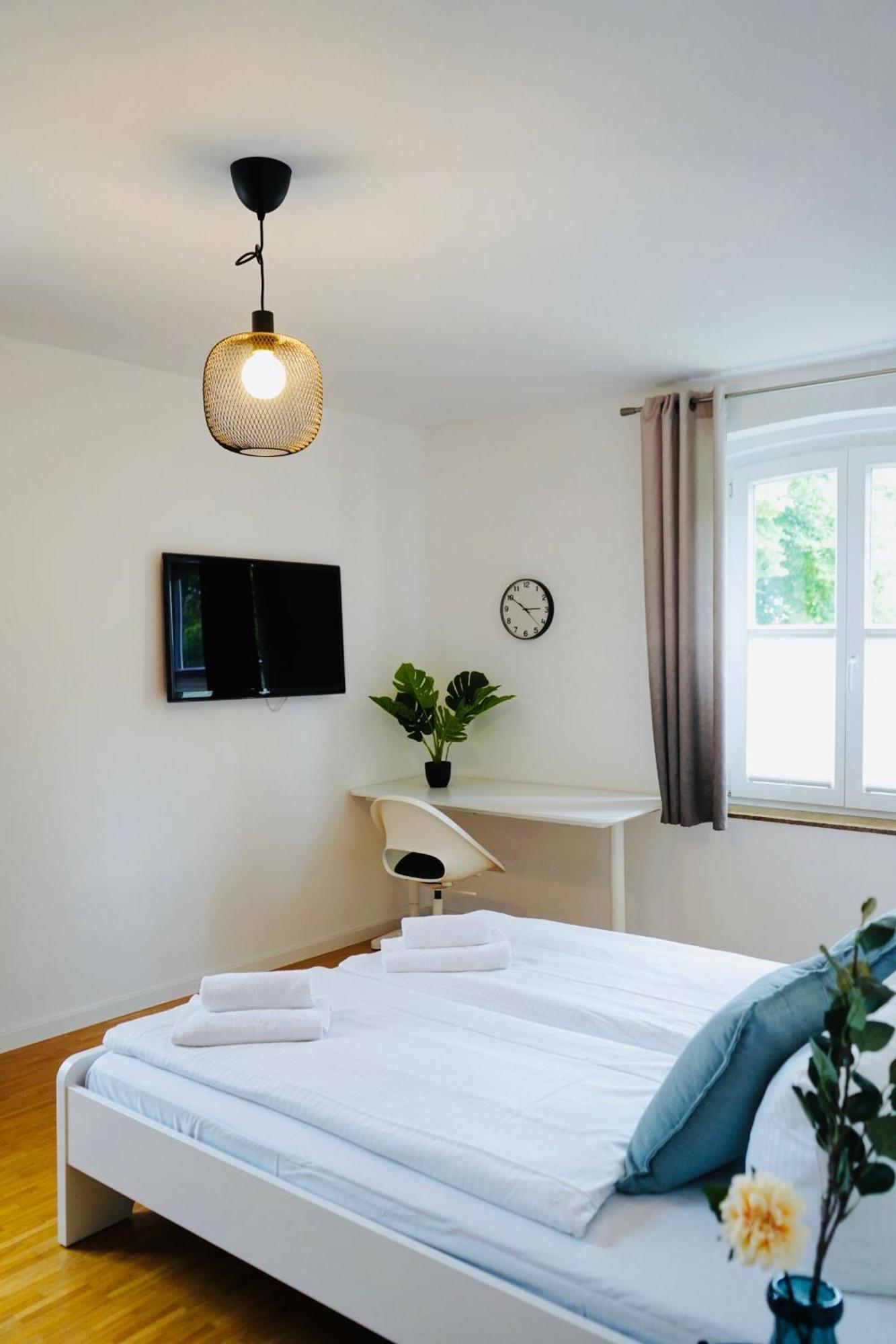 Stilvolles Apartment In Stadtnaehe-Parkplatz- 4 Personen- Balkon Wolfsburg Exteriör bild